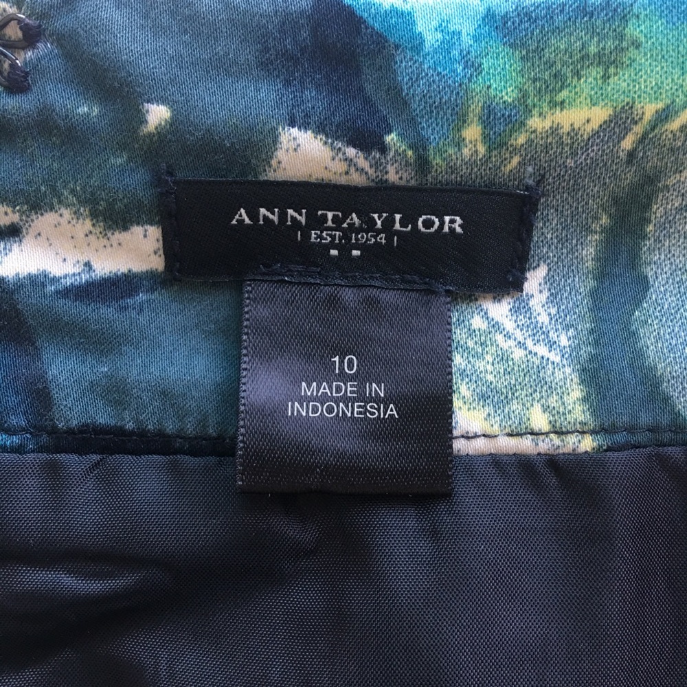 ANN TAYLOR watercolor floral pencil skirt - Picture 3 of 3